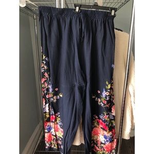 +PLUS SIZE FLOWY PANTS